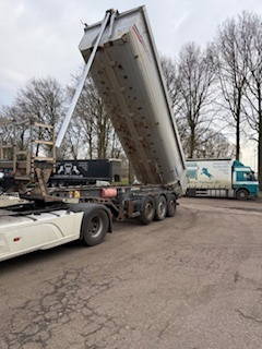 Schmitz Cargobull Stalen kipper 24 cub - Semi-remorque benne: photos 1 Schmitz Cargobull Stalen kipper 24 cub - Semi-remorque benne: photos 1