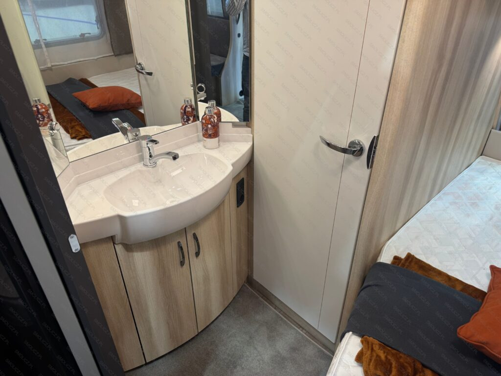 DE LUXE 460 UFe - Caravane: photos 5 DE LUXE 460 UFe - Caravane: photos 5