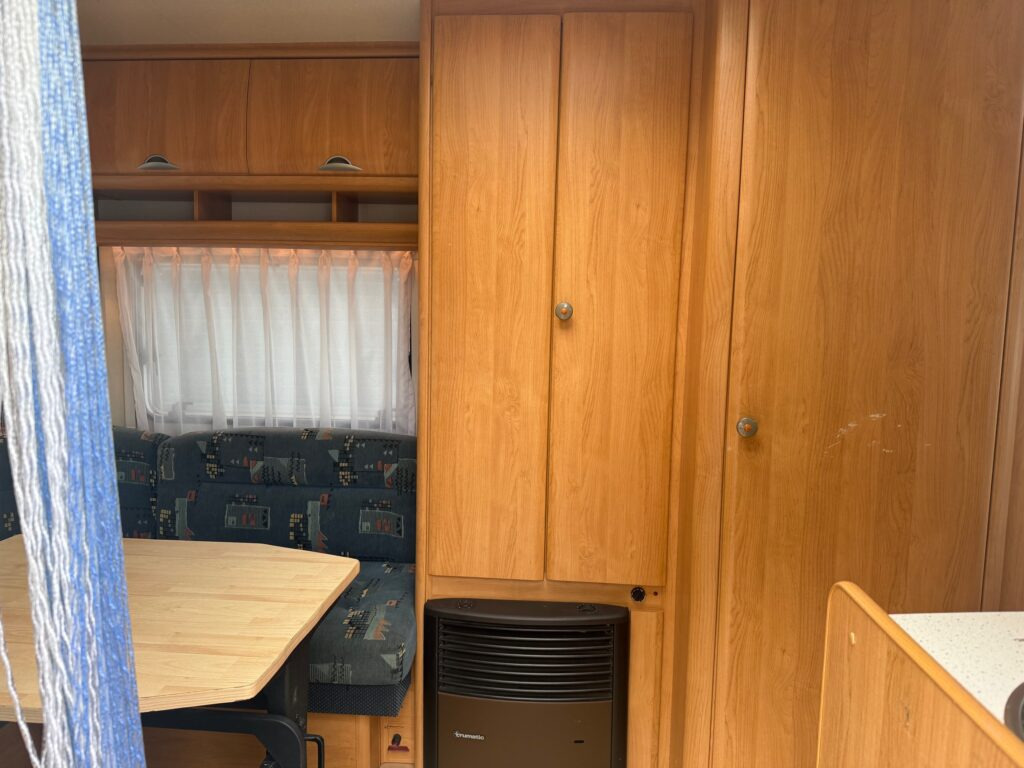Hobby 450 UF Excellent Easy 2003 - Caravane: photos 5 Hobby 450 UF Excellent Easy 2003 - Caravane: photos 5