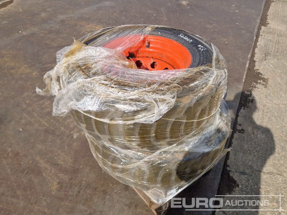 10-16.5 Tyre & Rim (2 of) - Pneu: photos 3 10-16.5 Tyre & Rim (2 of) - Pneu: photos 3