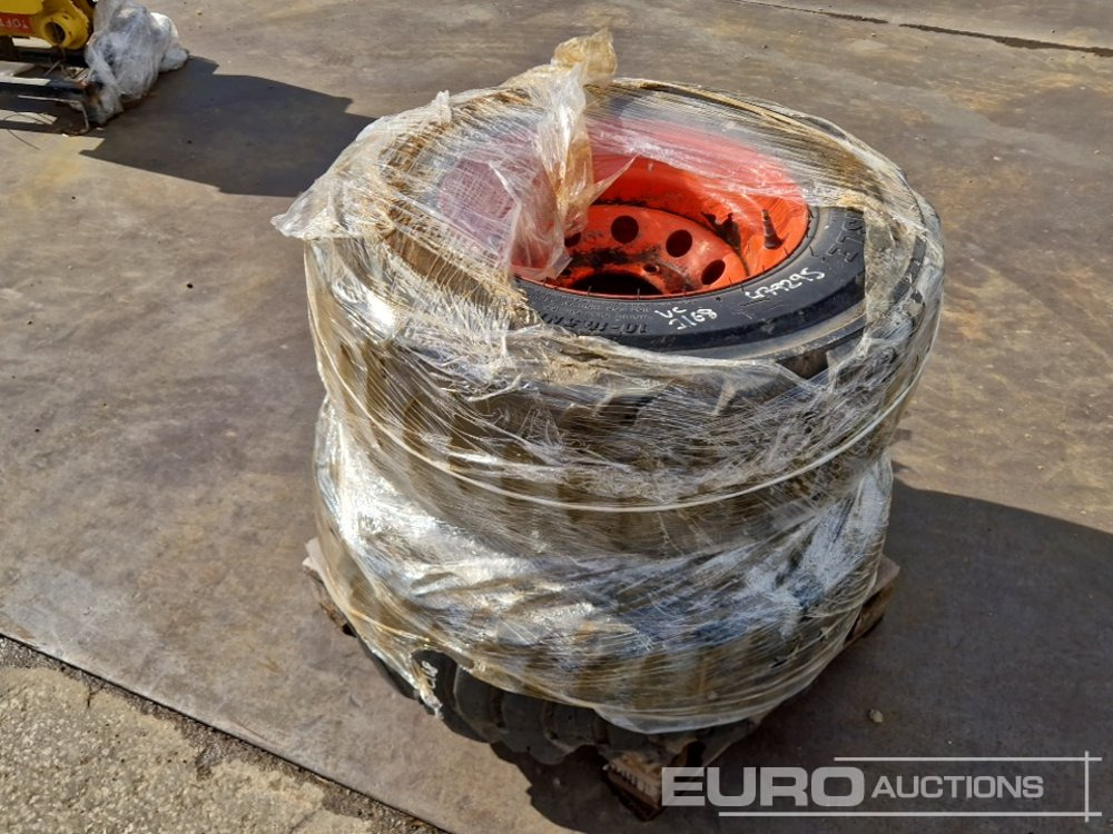 10-16.5 Tyre & Rim (2 of) - Pneu: photos 4 10-16.5 Tyre & Rim (2 of) - Pneu: photos 4