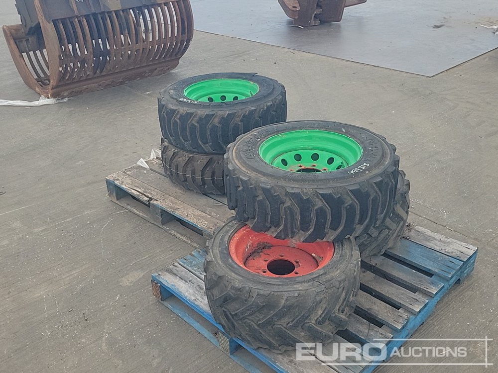 10-16.5 Tyre & Rim (3 of), 26-12/38 Tyre & Rim (2 of) - Pneu: photos 1 10-16.5 Tyre & Rim (3 of), 26-12/38 Tyre & Rim (2 of) - Pneu: photos 1