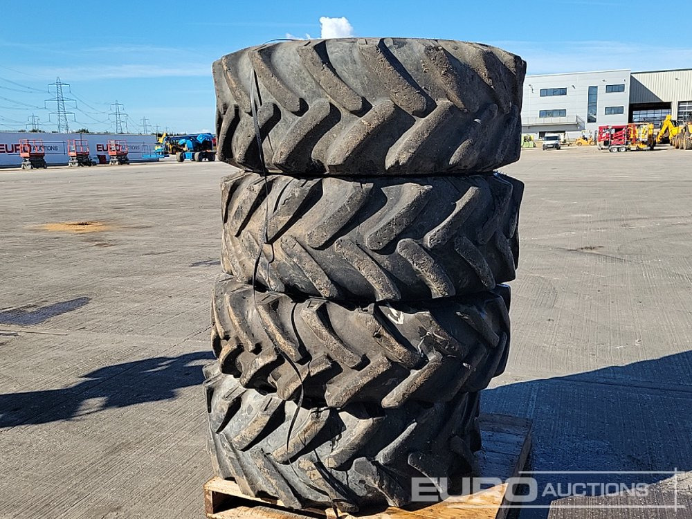 15.5/80-24 Tyre (4 of) - Pneu: photos 2 15.5/80-24 Tyre (4 of) - Pneu: photos 2