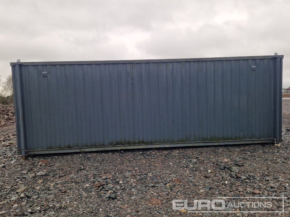 20' x 8' Container & Contents - Conteneur maritime: photos 4 20' x 8' Container & Contents - Conteneur maritime: photos 4
