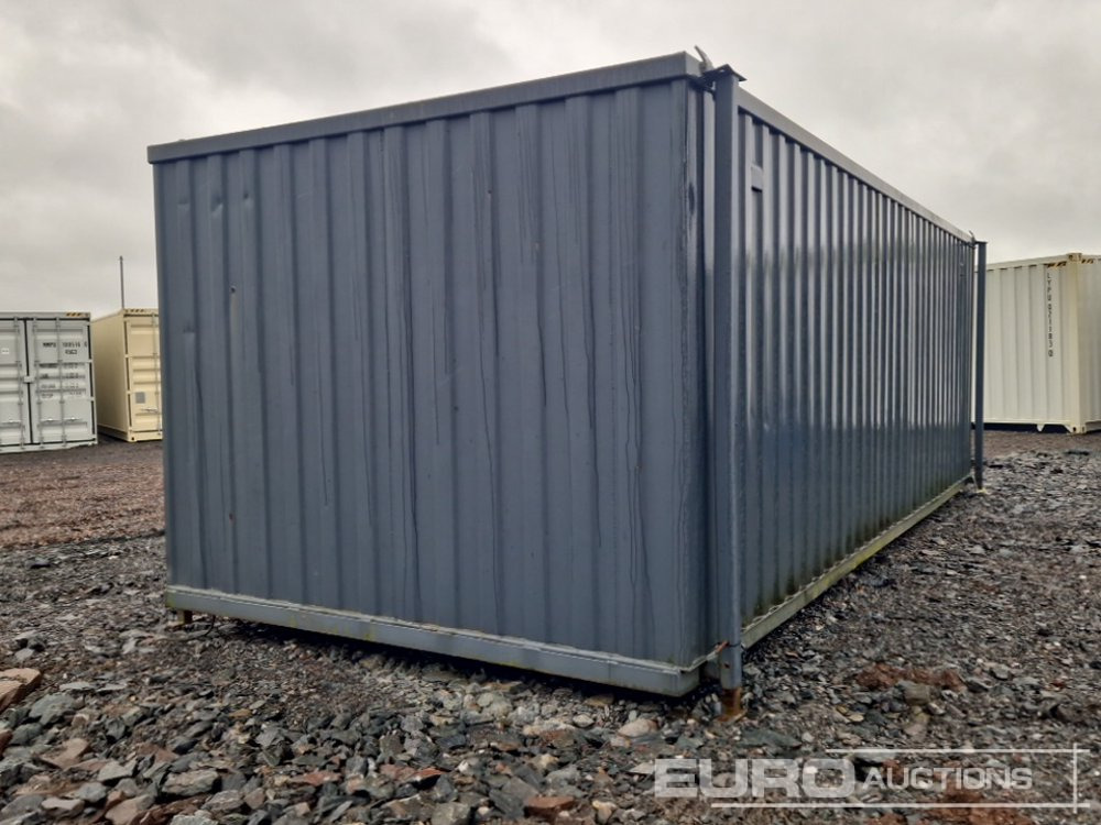 20' x 8' Container & Contents - Conteneur maritime: photos 3 20' x 8' Container & Contents - Conteneur maritime: photos 3