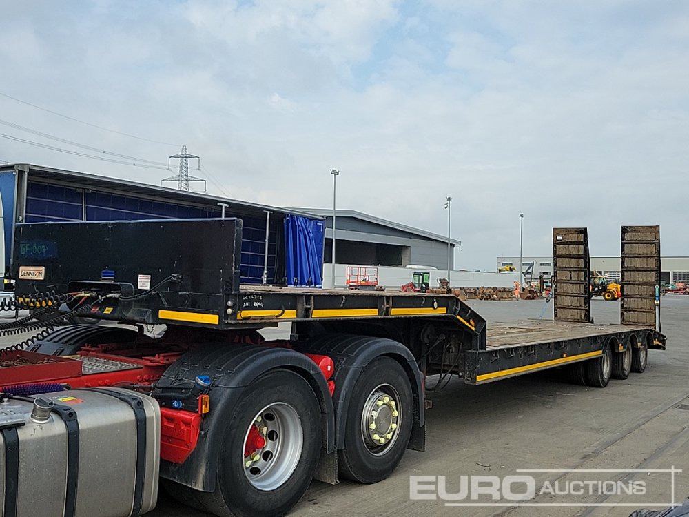 2001 Dennison Trailers Tri Axle Step Frame Low Loader, Hydraulic Ramps, Out Riggers - Semi-remorque surbaissé: photos 1 2001 Dennison Trailers Tri Axle Step Frame Low Loader, Hydraulic Ramps, Out Riggers - Semi-remorque surbaissé: photos 1
