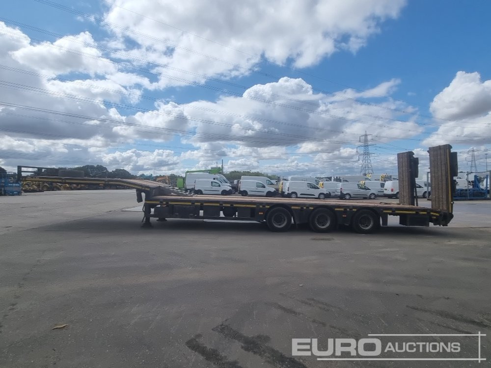 2008 Kassbohrer Tri Axle Step Frame Low Loader Trailer, Outriggers, Hydraulic Flip Toe Ramps. - Semi-remorque surbaissé: photos 2 2008 Kassbohrer Tri Axle Step Frame Low Loader Trailer, Outriggers, Hydraulic Flip Toe Ramps. - Semi-remorque surbaissé: photos 2