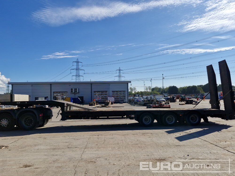 2009 King trailers Tri Axle Step Frame Low Loader Trailer, Ramps - Remorque porte-engin surbaissée: photos 2 2009 King trailers Tri Axle Step Frame Low Loader Trailer, Ramps - Remorque porte-engin surbaissée: photos 2