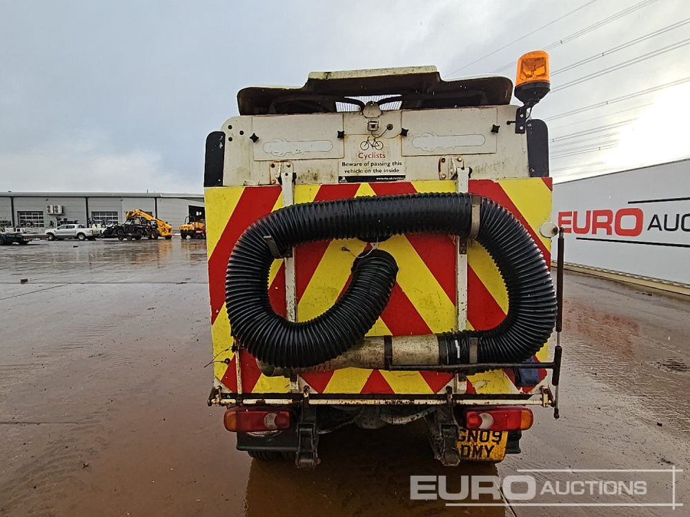 2009 Scarab 4x2 Road Sweeper, Reverse Camera, Automatic Gearbox - Balayeuse de voirie: photos 5 2009 Scarab 4x2 Road Sweeper, Reverse Camera, Automatic Gearbox - Balayeuse de voirie: photos 5