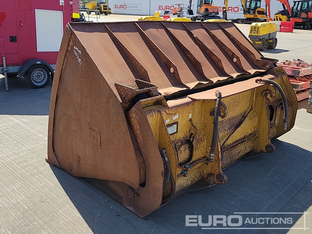 2010 CAT 108" Hydraulic Hi Tip Bucket to suit Wheeled Loader - Godet: photos 3 2010 CAT 108" Hydraulic Hi Tip Bucket to suit Wheeled Loader - Godet: photos 3