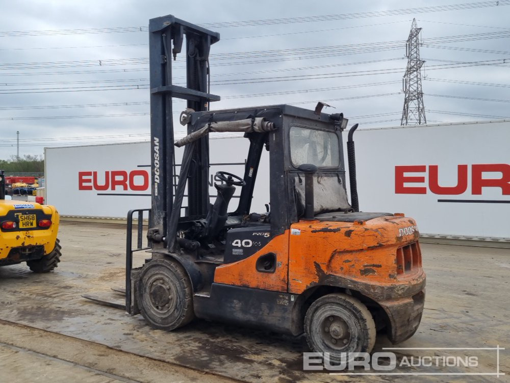2010 Doosan Diesel Forklift, 2 Stage Mast, Side Shift, Forks - Chariot élévateur: photos 3 2010 Doosan Diesel Forklift, 2 Stage Mast, Side Shift, Forks - Chariot élévateur: photos 3