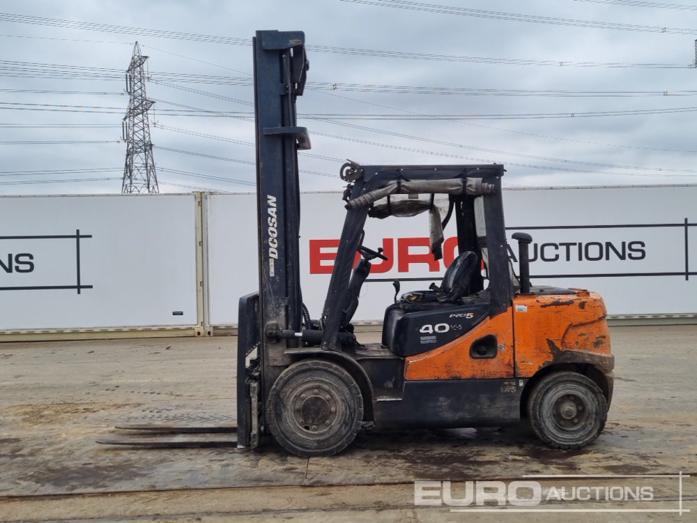 2010 Doosan Diesel Forklift, 2 Stage Mast, Side Shift, Forks - Chariot élévateur: photos 2 2010 Doosan Diesel Forklift, 2 Stage Mast, Side Shift, Forks - Chariot élévateur: photos 2
