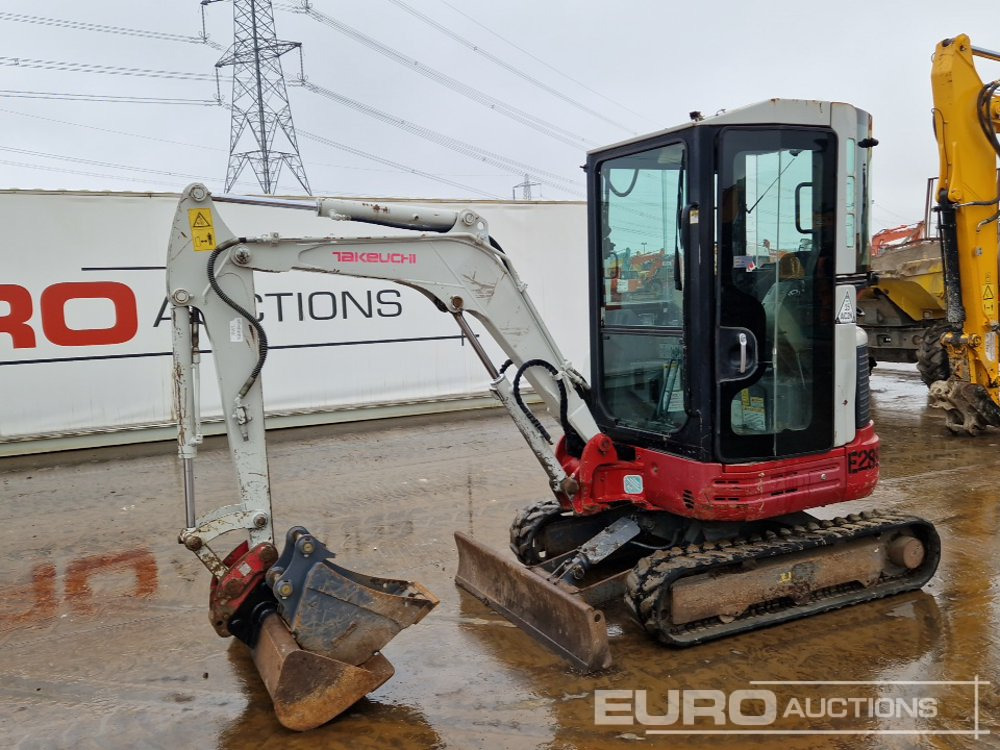 2010 Takeuchi TB23R - Mini pelle: photos 1 2010 Takeuchi TB23R - Mini pelle: photos 1