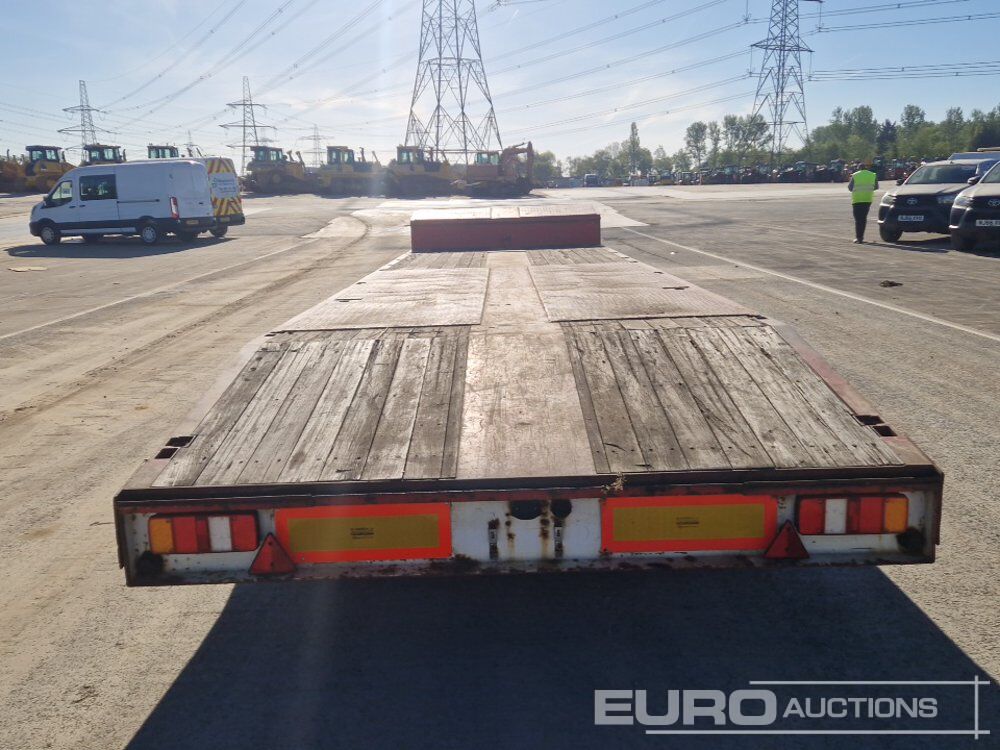 2011 Lin Trailers Tri Axle Extendable Step Frame Low Loader Trailer, Outriggers, Rear Steer - Semi-remorque surbaissé: photos 4 2011 Lin Trailers Tri Axle Extendable Step Frame Low Loader Trailer, Outriggers, Rear Steer - Semi-remorque surbaissé: photos 4