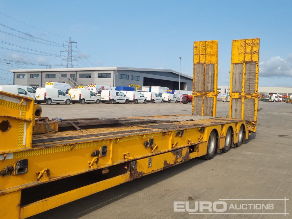 Semi-remorque surbaissé 2012 Cheiftain Tri Axl Step Frame Low Loader Trailer, Hydraulic Ramps, Out Riggers: photos 43