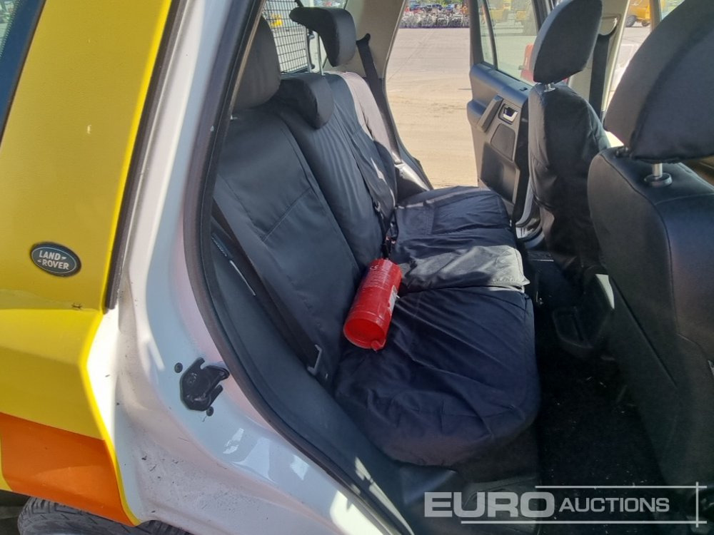 SUV 2012 Land Rover Freelander: photos 26