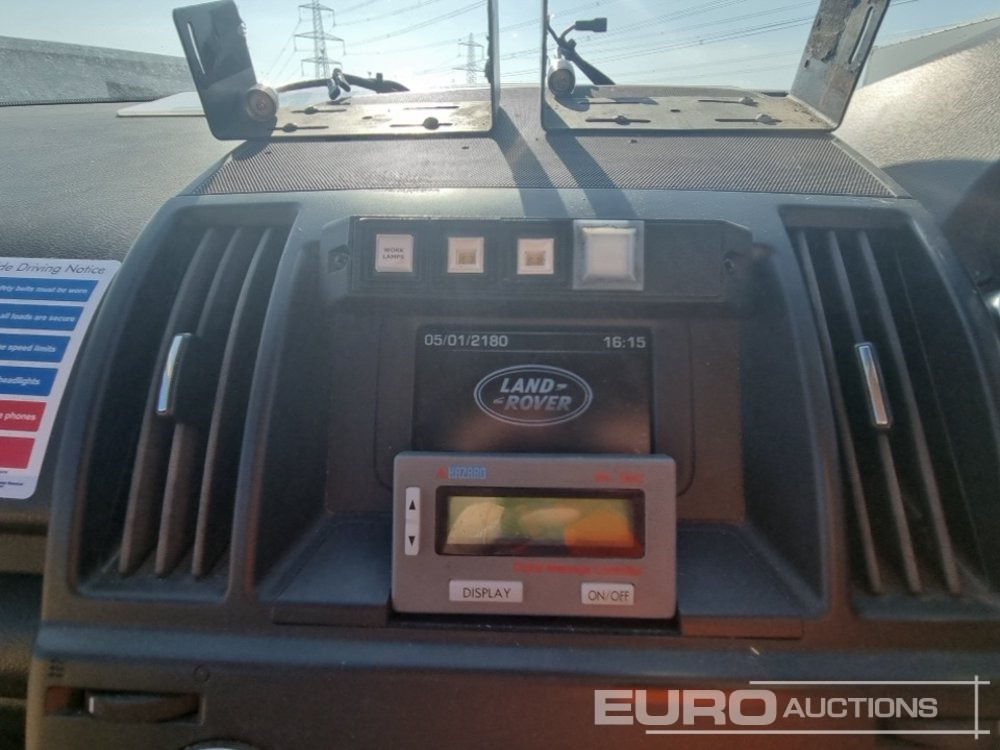SUV 2012 Land Rover Freelander: photos 31