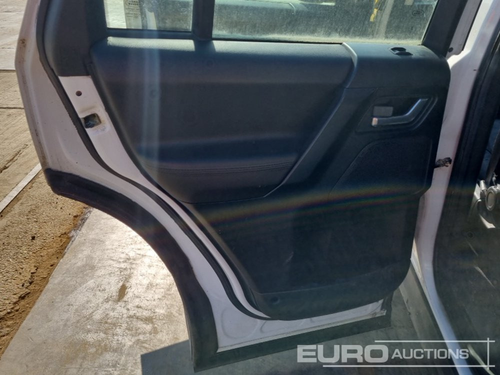 SUV 2012 Land Rover Freelander: photos 23
