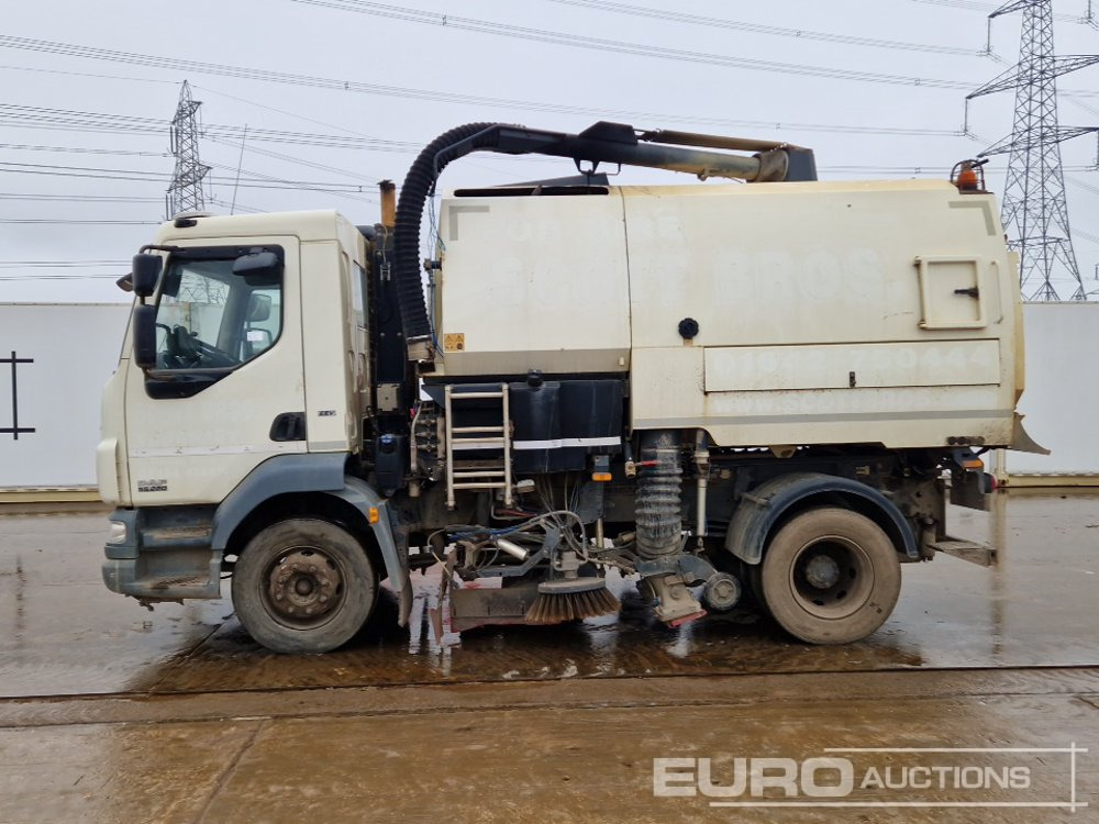 2013 DAF LF55.220 - Balayeuse de voirie: photos 2 2013 DAF LF55.220 - Balayeuse de voirie: photos 2