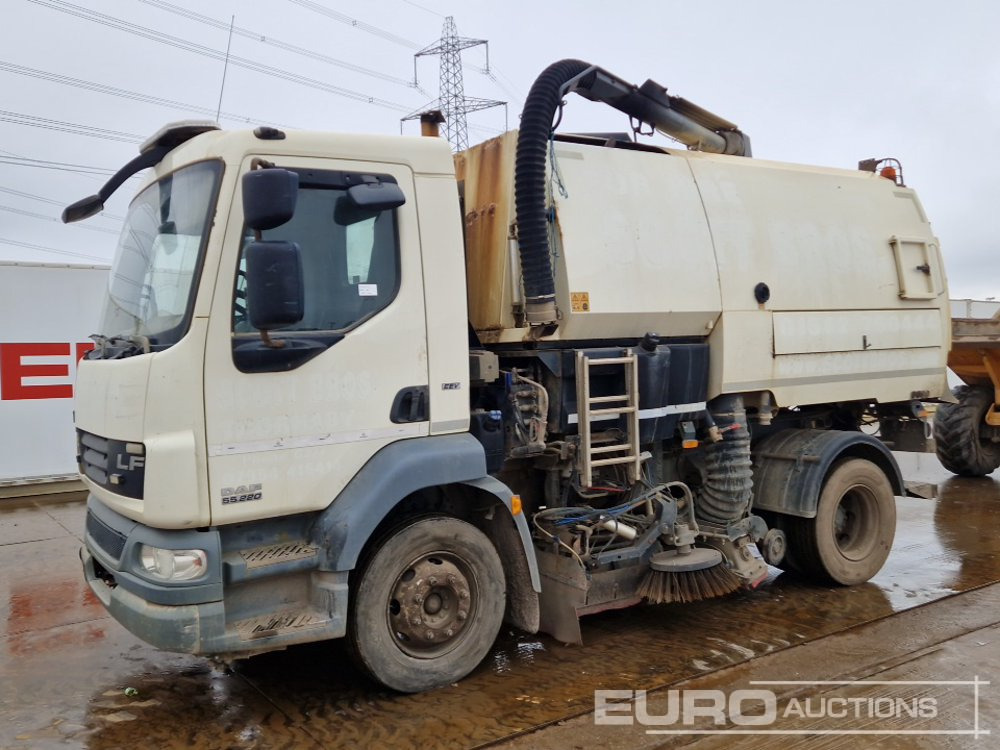 2013 DAF LF55.220 - Balayeuse de voirie: photos 1 2013 DAF LF55.220 - Balayeuse de voirie: photos 1