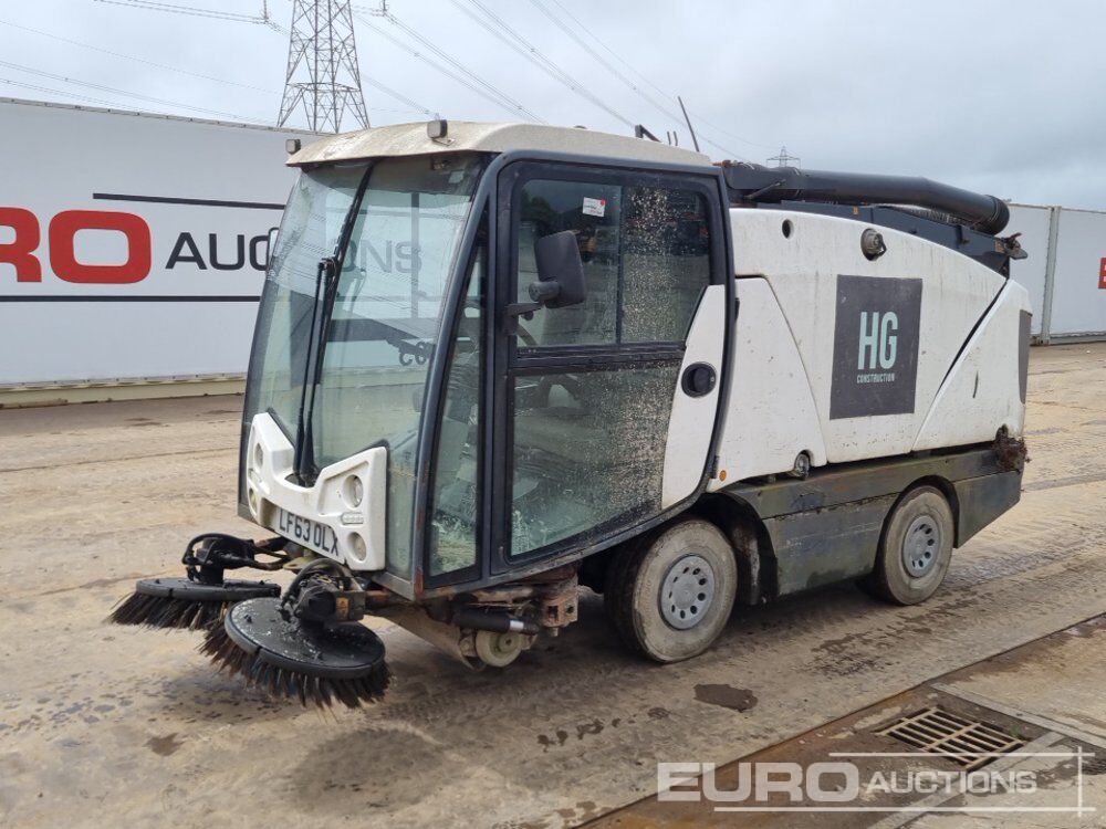 2013 Johnston 4x2 Road Sweeper, Reverse Camera, A/C - Balayeuse de voirie: photos 1 2013 Johnston 4x2 Road Sweeper, Reverse Camera, A/C - Balayeuse de voirie: photos 1