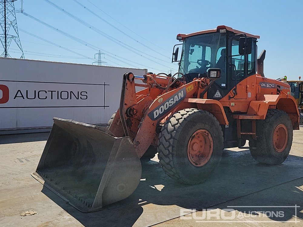 2014 Doosan DL200-3 - Chargeuse sur pneus: photos 1 2014 Doosan DL200-3 - Chargeuse sur pneus: photos 1