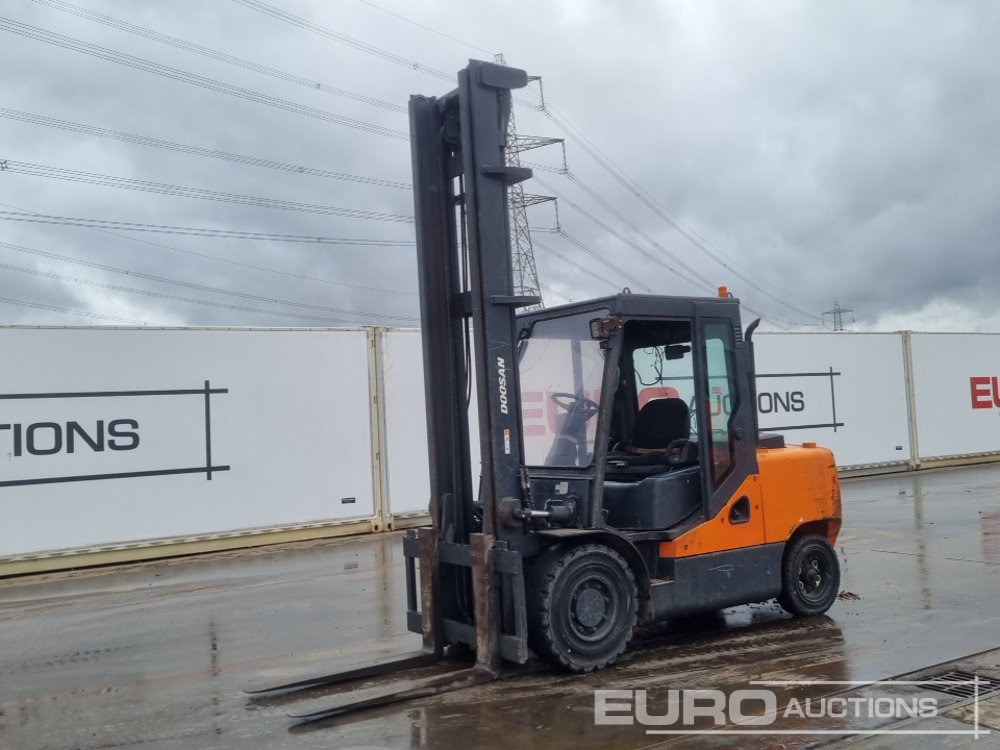 2015 Doosan D50C-7 - Chariot élévateur: photos 1 2015 Doosan D50C-7 - Chariot élévateur: photos 1