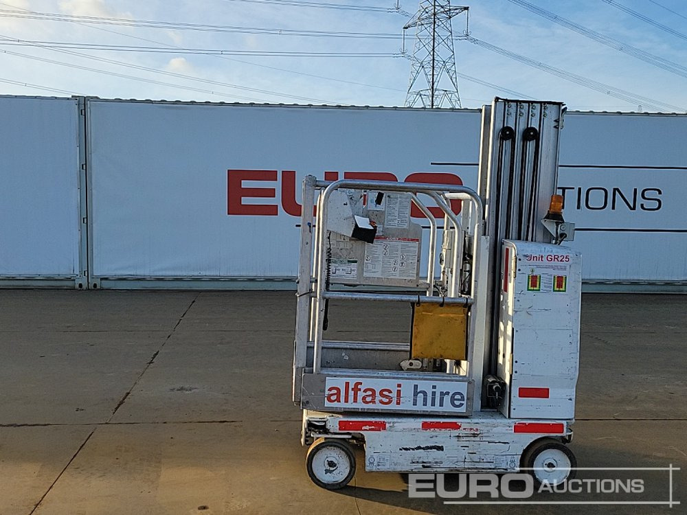 2015 Genie GR20 - Nacelle: photos 2 2015 Genie GR20 - Nacelle: photos 2