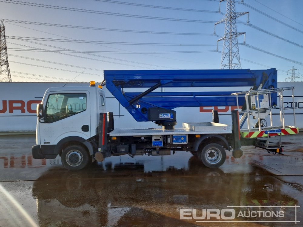 2015 Nissan 35.12 - Transport de personnes: photos 2 2015 Nissan 35.12 - Transport de personnes: photos 2