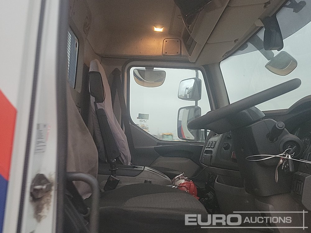 Camion plateau pour transport de équipements lourds 2016 DAF 210: photos 18 Camion plateau pour transport de équipements lourds 2016 DAF 210: photos 18