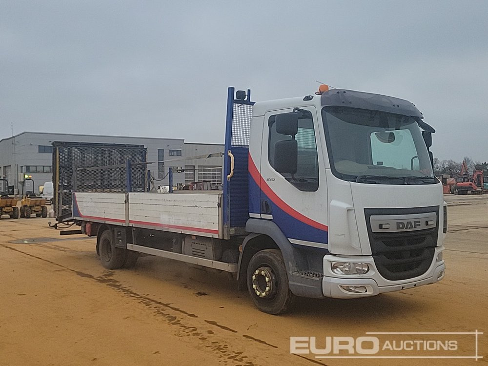Camion plateau pour transport de équipements lourds 2016 DAF 210: photos 7 Camion plateau pour transport de équipements lourds 2016 DAF 210: photos 7