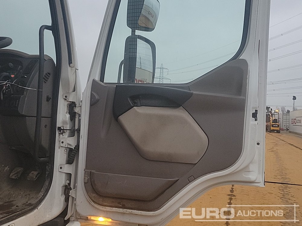 Camion plateau pour transport de équipements lourds 2016 DAF 210: photos 17 Camion plateau pour transport de équipements lourds 2016 DAF 210: photos 17