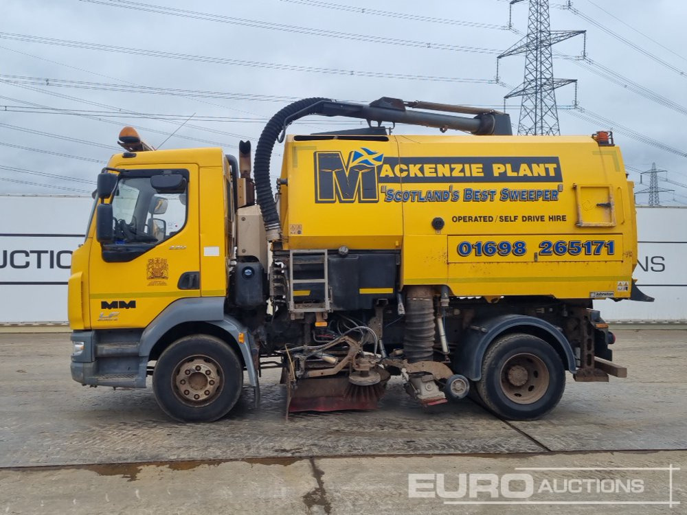 2016 DAF LF220 - Balayeuse de voirie: photos 2 2016 DAF LF220 - Balayeuse de voirie: photos 2