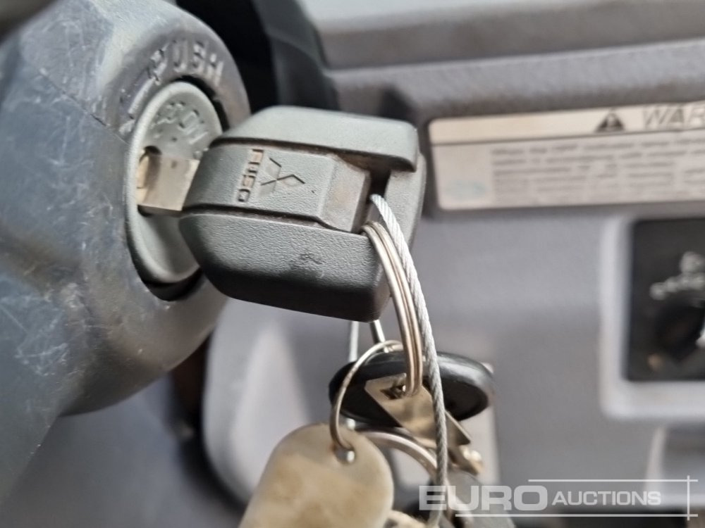 Camion plateau pour transport de équipements lourds 2016 Mitsubishi Fuso 7C18: photos 33