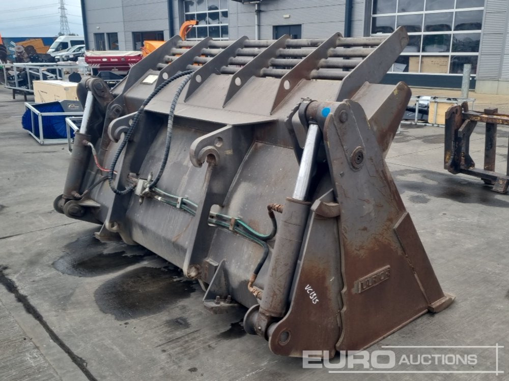 2016 Ulrich 108" Hi Tip Bucket to suit Volvo L90H - Godet: photos 5 2016 Ulrich 108" Hi Tip Bucket to suit Volvo L90H - Godet: photos 5