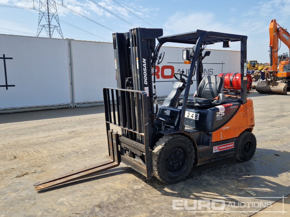 2017 Doosan G25E-5 - Chariot élévateur: photos 1 2017 Doosan G25E-5 - Chariot élévateur: photos 1