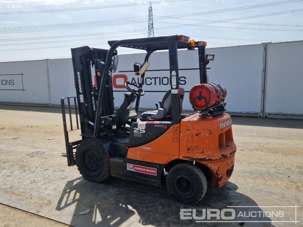 2017 Doosan G25E-5 - Chariot élévateur: photos 3 2017 Doosan G25E-5 - Chariot élévateur: photos 3