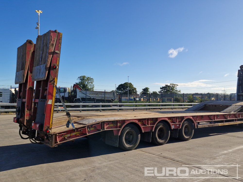 2017 King trailers Tri Axle Step Frame Low Loader Trailer, Hydraulic Flip Toe Ramps, Neck Ramps, Outriggers - Remorque porte-engin surbaissée: photos 5 2017 King trailers Tri Axle Step Frame Low Loader Trailer, Hydraulic Flip Toe Ramps, Neck Ramps, Outriggers - Remorque porte-engin surbaissée: photos 5