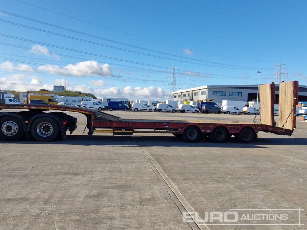 2017 King trailers Tri Axle Step Frame Low Loader Trailer, Hydraulic Flip Toe Ramps, Neck Ramps, Outriggers - Remorque porte-engin surbaissée: photos 1 2017 King trailers Tri Axle Step Frame Low Loader Trailer, Hydraulic Flip Toe Ramps, Neck Ramps, Outriggers - Remorque porte-engin surbaissée: photos 1