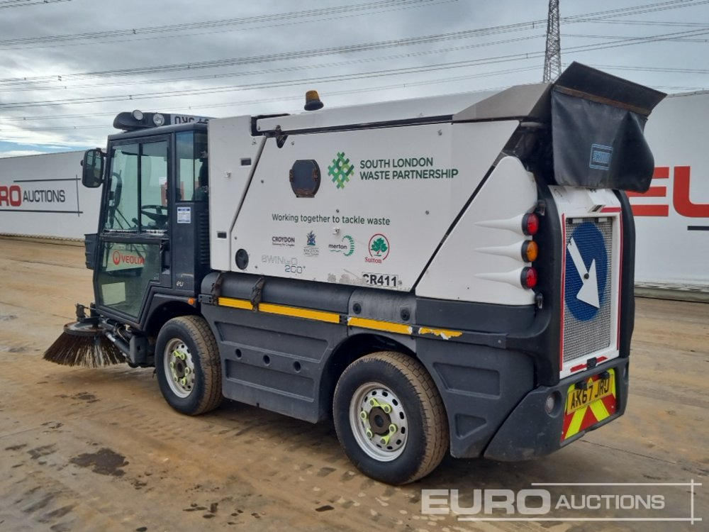 2017 Schmidt 4x2 Road Sweeper, Reverse Camera, A/C - Balayeuse de voirie: photos 3 2017 Schmidt 4x2 Road Sweeper, Reverse Camera, A/C - Balayeuse de voirie: photos 3