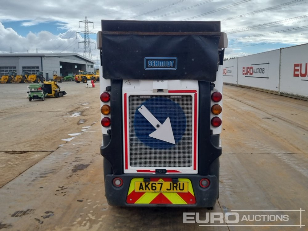2017 Schmidt 4x2 Road Sweeper, Reverse Camera, A/C - Balayeuse de voirie: photos 4 2017 Schmidt 4x2 Road Sweeper, Reverse Camera, A/C - Balayeuse de voirie: photos 4
