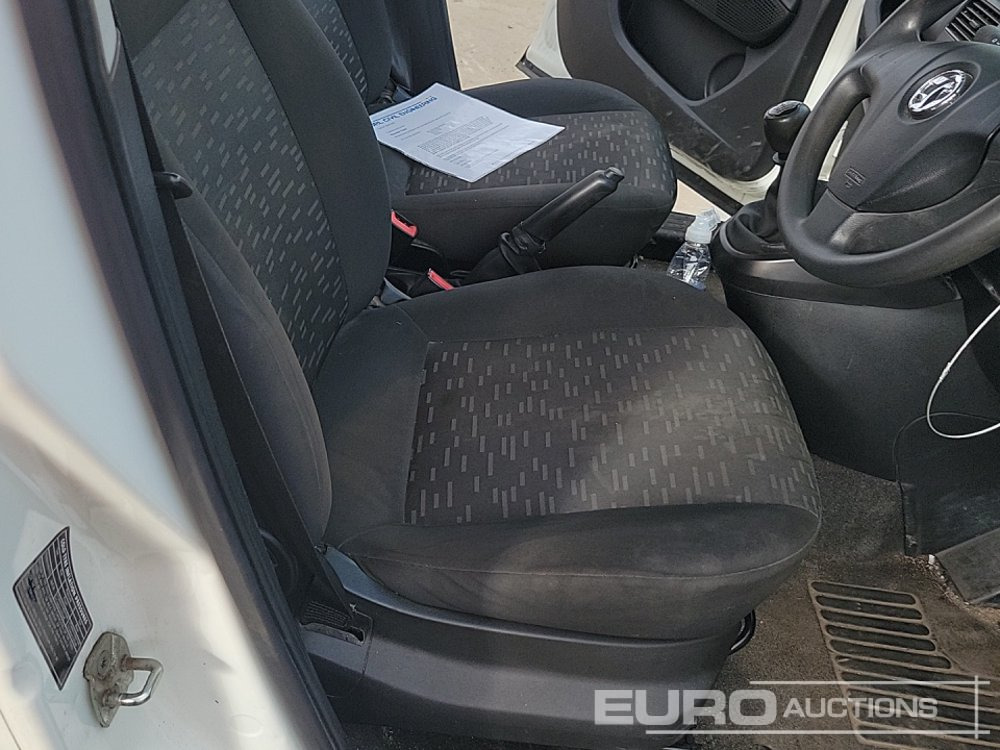 Utilitaire double cabine 2017 Vauxhall Combo: photos 27