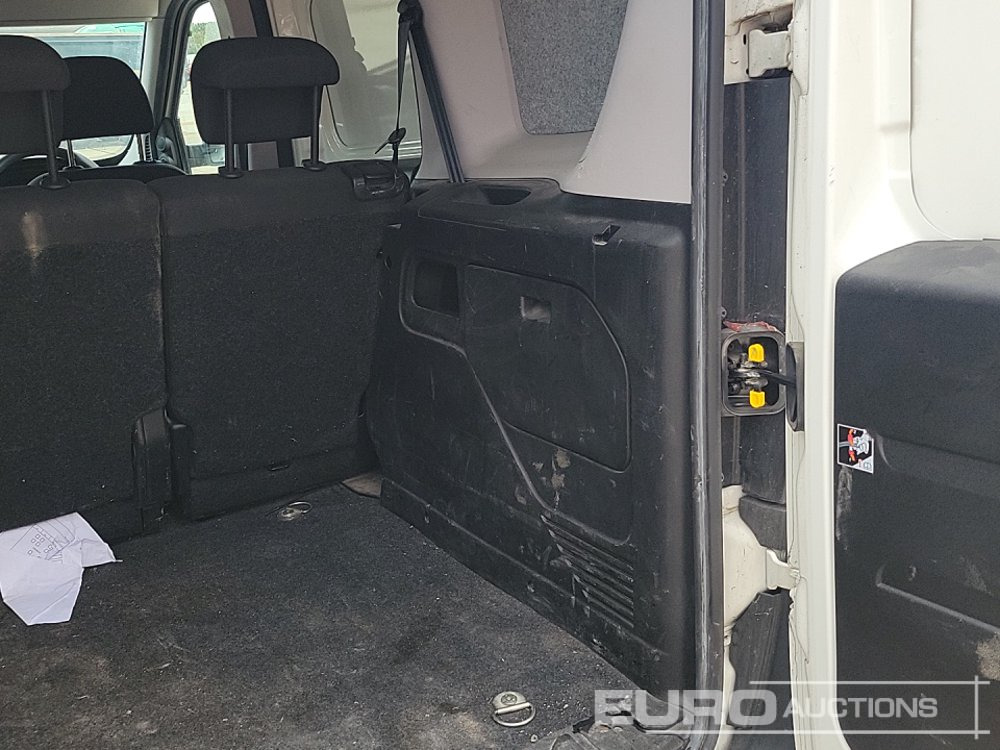 Utilitaire double cabine 2017 Vauxhall Combo: photos 14