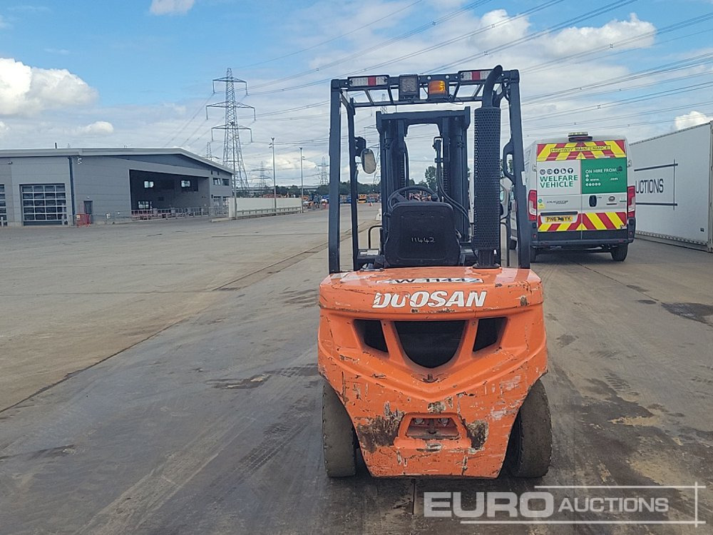 2018 Doosan D30GP - Chariot élévateur: photos 4 2018 Doosan D30GP - Chariot élévateur: photos 4