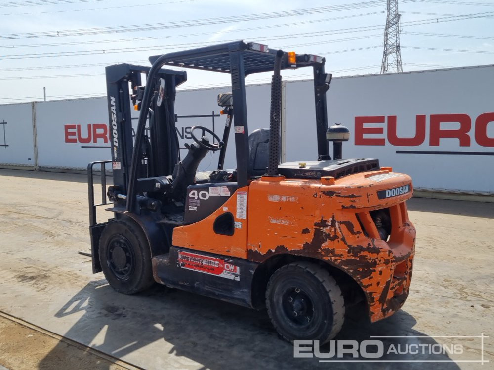 2018 Doosan D40SC-7 - Chariot élévateur: photos 3 2018 Doosan D40SC-7 - Chariot élévateur: photos 3