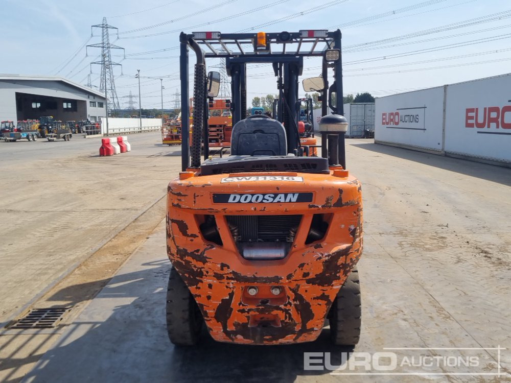 2018 Doosan D40SC-7 - Chariot élévateur: photos 4 2018 Doosan D40SC-7 - Chariot élévateur: photos 4