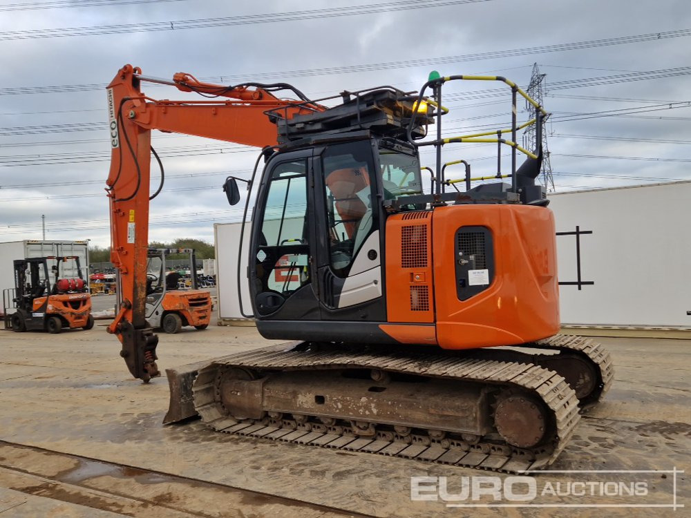 2018 Hitachi ZX135US-6 - Pelle sur chenille: photos 3 2018 Hitachi ZX135US-6 - Pelle sur chenille: photos 3