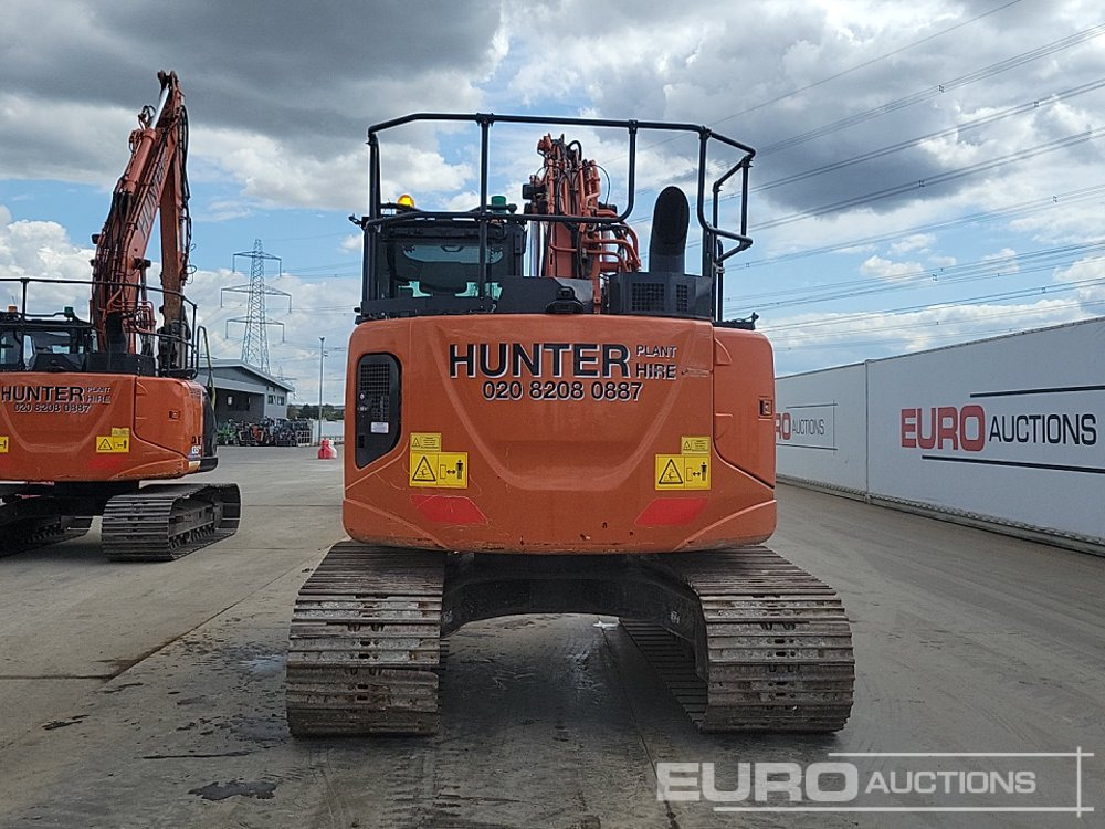 2019 Hitachi ZX135US-6 - Pelle sur chenille: photos 4 2019 Hitachi ZX135US-6 - Pelle sur chenille: photos 4