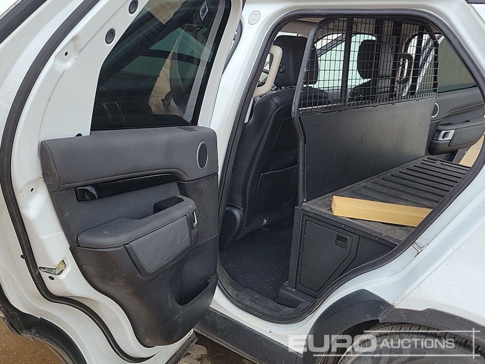 SUV 2019 Land Rover Discovery: photos 23
