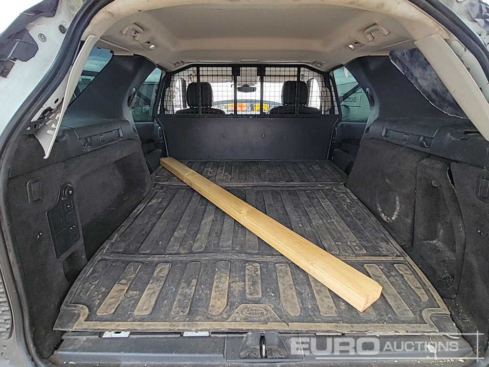 SUV 2019 Land Rover Discovery: photos 19